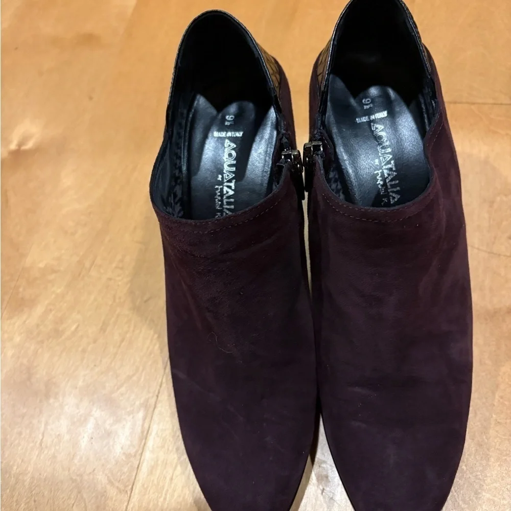 Aquatalia Italy heeled suede booties boots shoes croc embossed sz 9.5 burgundy